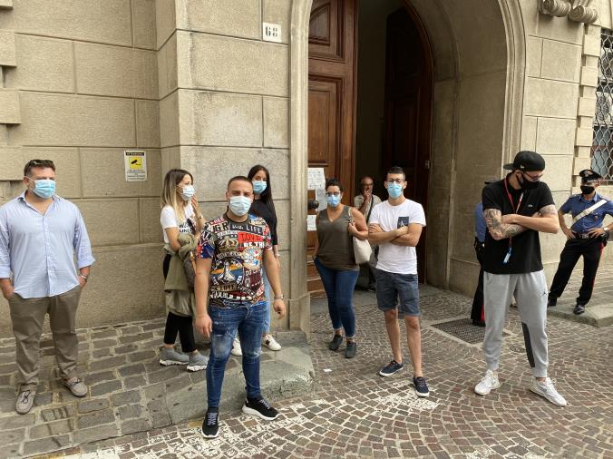 images Caso Comalca. Alcuni titolari dei box chiedono certezze davanti a palazzo De Nobili (VIDEO)