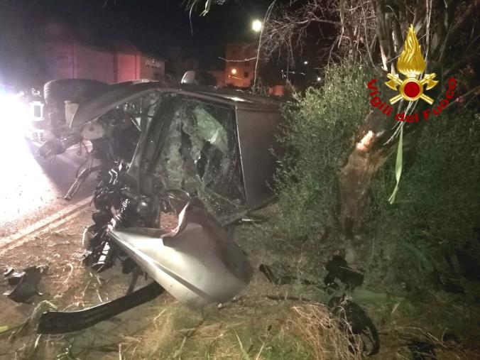 images A San Sostene un 21enne perde il contro del mezzo e finisce fuori strada: è in ospedale