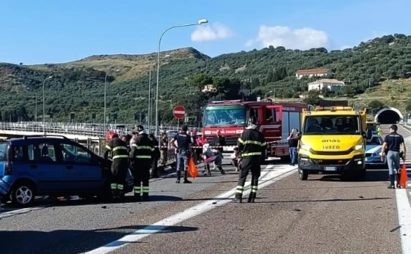 Incidente mortale a Squillace, prognosi riservata per i due che viaggiavano nell'altra auto