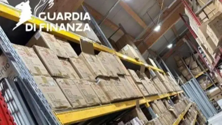 Cosenza, sequestrati oltre 56mila prodotti cosmetici dannosi per la salute: sei denunce 