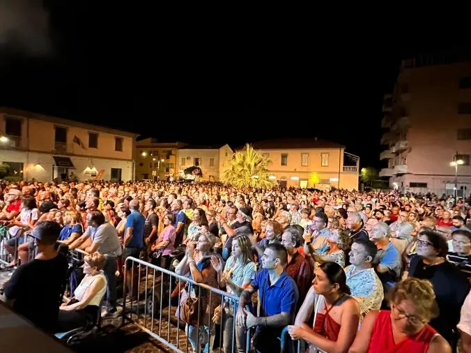 Rassegna Estarte, Silvia Mezzanotte conquista Catanzaro Lido: Piazza Dogana gremita 