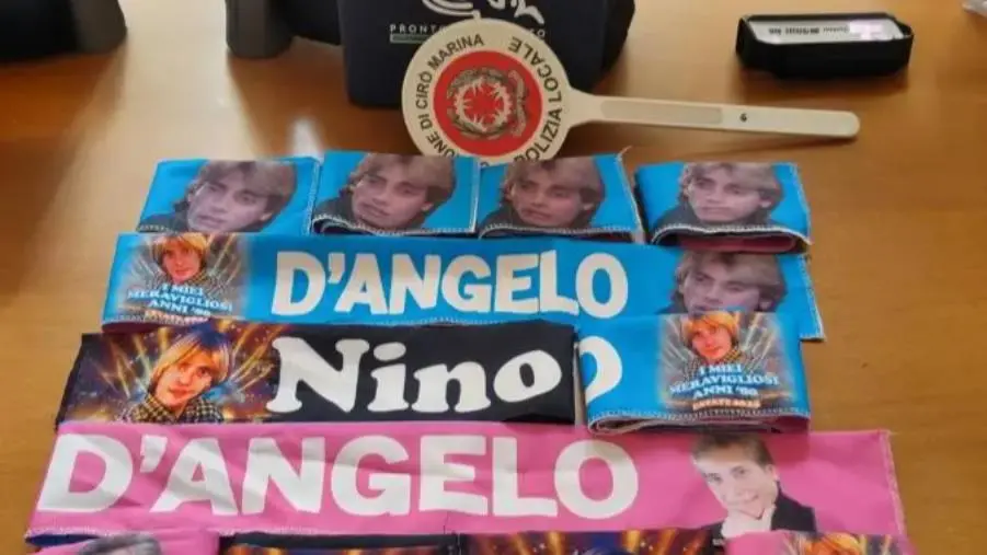 Cirò Marina, al concerto di Nino D’Angelo sequestrati gadget contraffatti