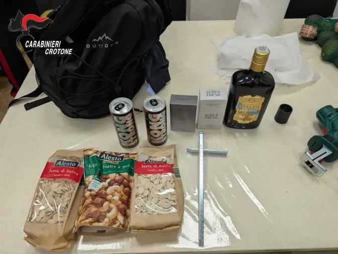 Rapina e resistenza a pubblico ufficiale, 26enne arrestato nel Crotonese