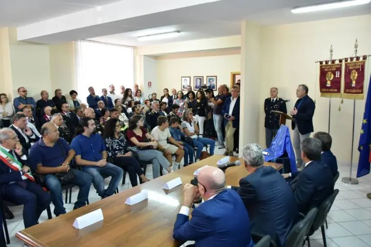 images Lamezia Terme, cerimonia di dedica di una sala del commissariato in memoria di Alfonso Esposito
