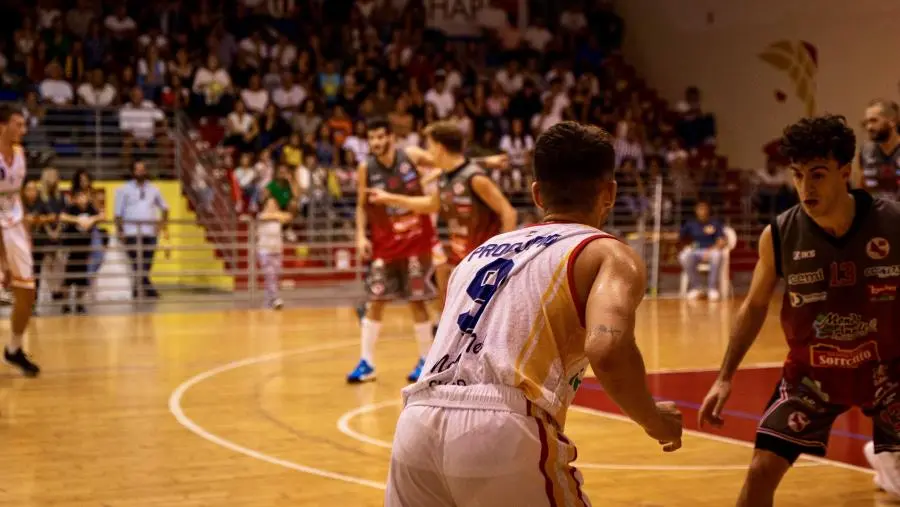 Basket Academy poco brillante, stecca la prima contro Angri 