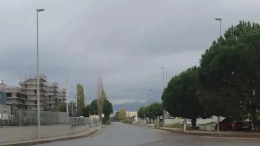 Catanzaro, un lettore segnala: "Buche e buio a viale Europa"
