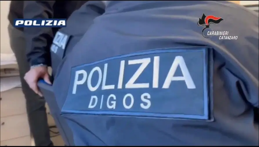 images Blitz a Catanzaro: 8 arresti per corruzione, truffa e peculato, c’è anche un consigliere comunale 