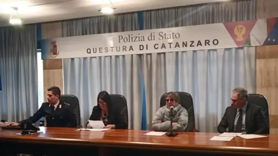 Violenza di genere, al via a Catanzaro il percorso formativo promosso dalla Questura e il Centro Calabrese di Solidarietà