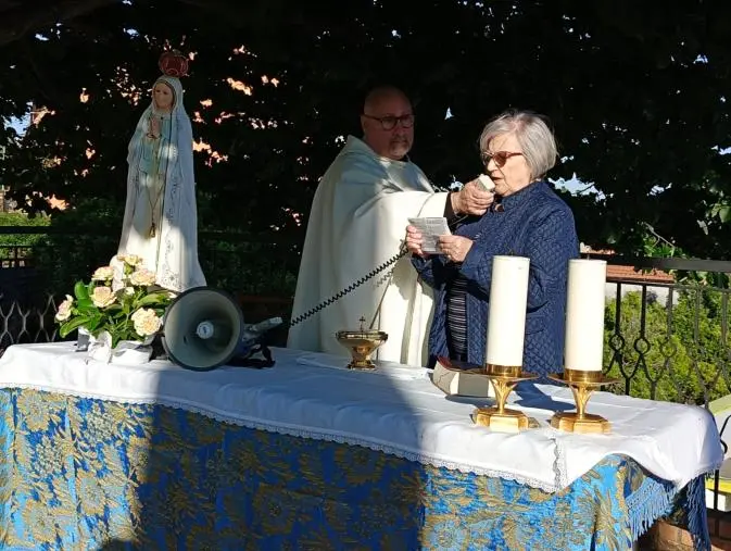 Settingiano, Don Piero Scicchitano accoglie il motoraduno in piazzetta Don Giovanni Capellupo