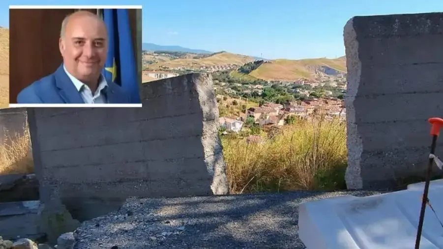 Catanzaro, Critelli (Nuova Genesi): “A Santa Maria il cimitero continua ad essere terra di nessuno”