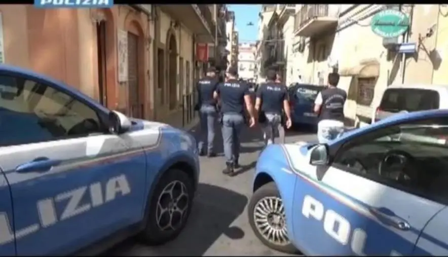 Crotone, brutale aggressione a un 24enne: 3 giovani arrestati