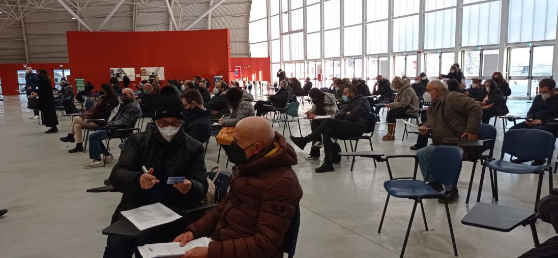 Covid, record di somministrazioni. Il racconto dei medici all'Ente fiera di Catanzaro