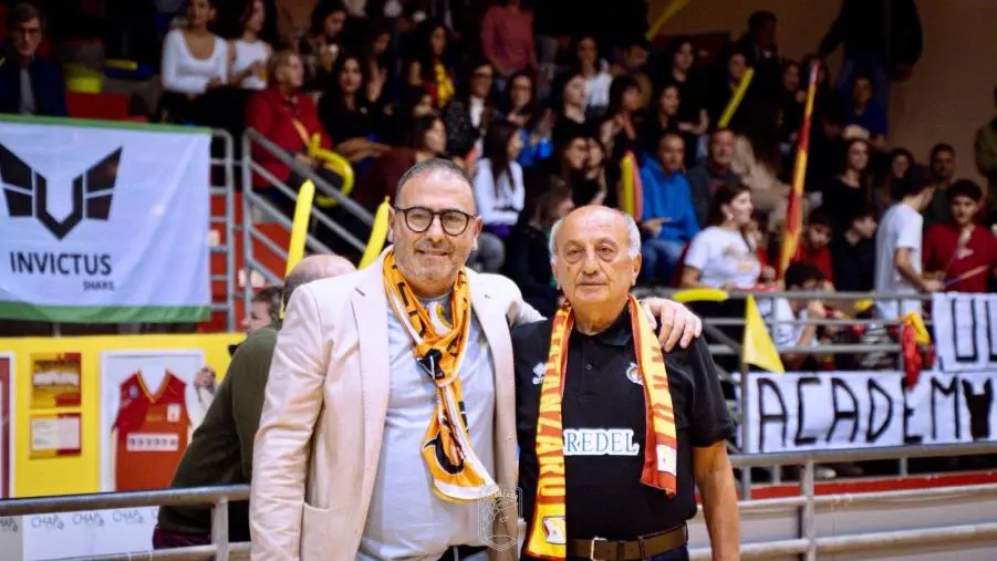 Basket, fratellanza sportiva e sana competizione in campo tra Academy e Redel Viola