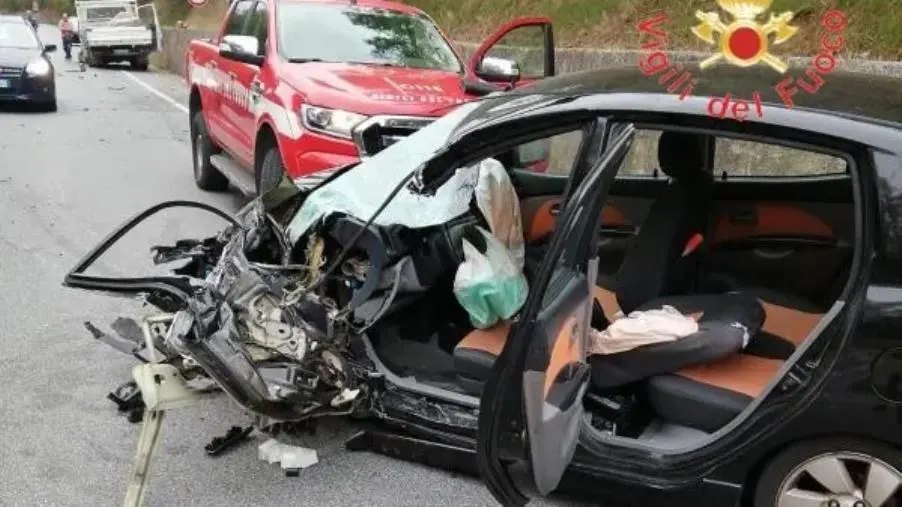 Scontro auto-furgone nel Cosentino: un ferito grave 