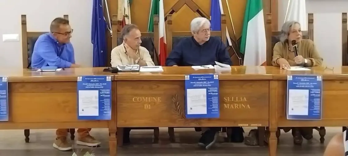 Sellia Marina, successo per la presentazione del libro "Lettere ad Annarosa" di Giuseppe Candido