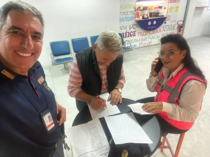 images Aeroporto Lamezia, un turista tedesco salvato dal Vice Sovrintendente Walter Lento