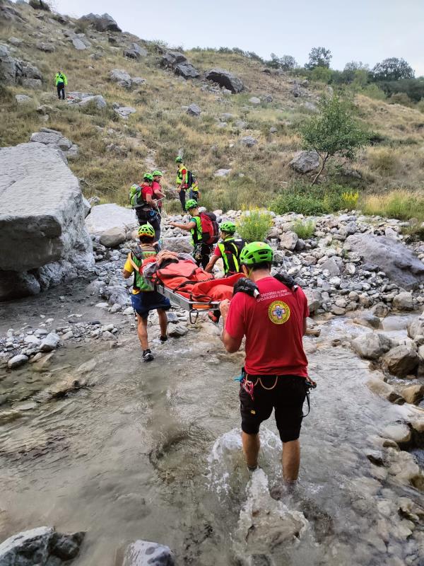 images Escursionista pugliese colto da un malore nella montagna cosentina: sul posto sanitari e soccorso alpino 