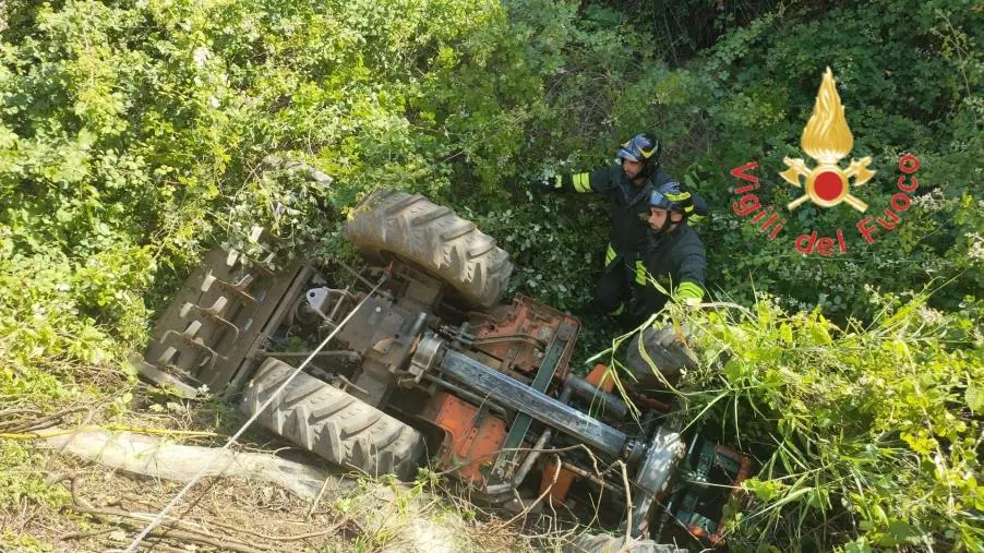 Tragedia a Ricadi: muore schiacciato dal trattore in un incidente nei campi