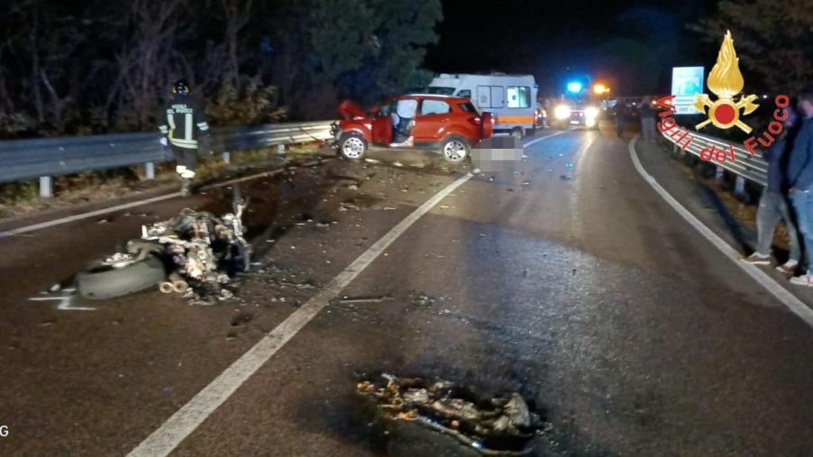 images Cerenzia, scontro tra un'auto e una moto: deceduto il centauro 