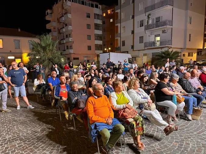 “Dentro il confine” incanta Piazza Dogana a Catanzaro, Caviano: "Risposta di pubblico straordinaria"