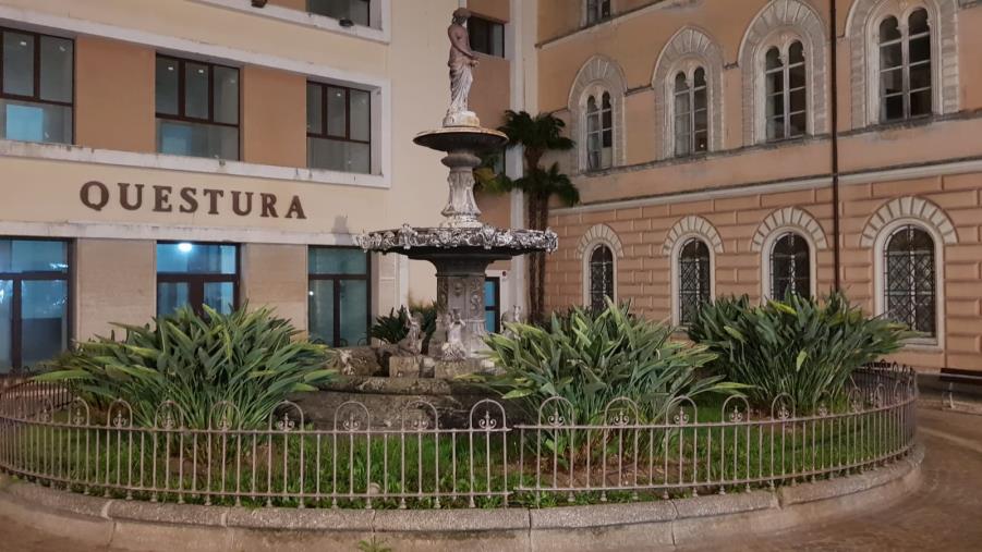 images Catanzaro, un pò di acqua, di luce e tanta pulizia per restituire bellezza alla Fontana di Santa Caterina 