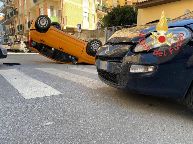images Lamezia Terme, scontro tra 3 auto: due feriti