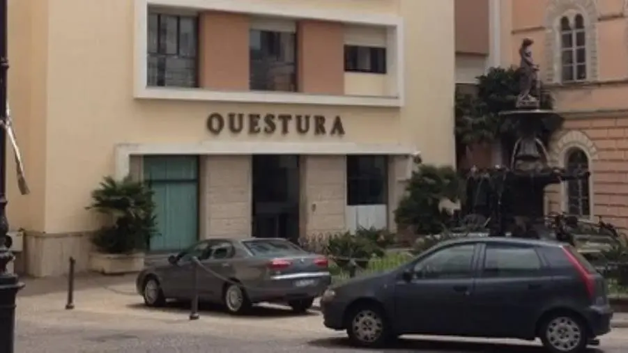 Catanzaro, tentati furti alle auto: il Questore emette un avviso orale nei confronti di un 27enne
