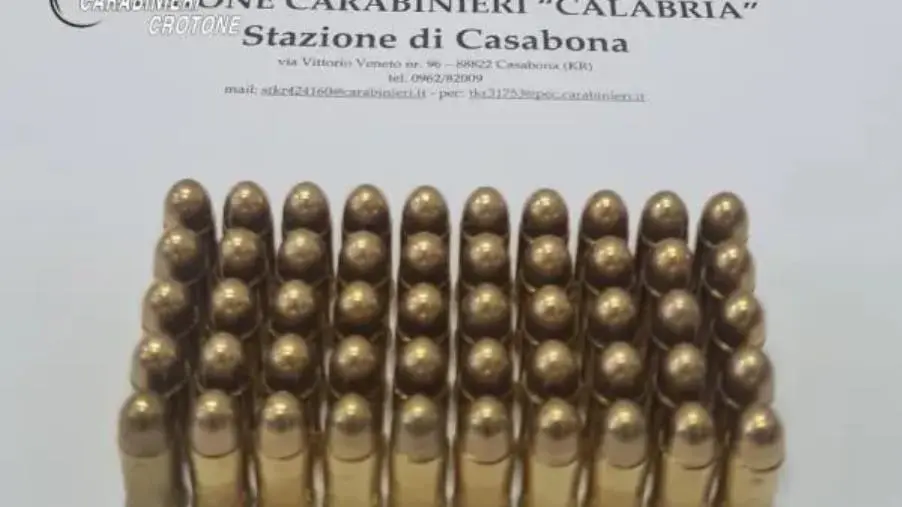 images Casabona (Kr), 50 proiettili illegali scoperti in cassaforte: denunciato il proprietario