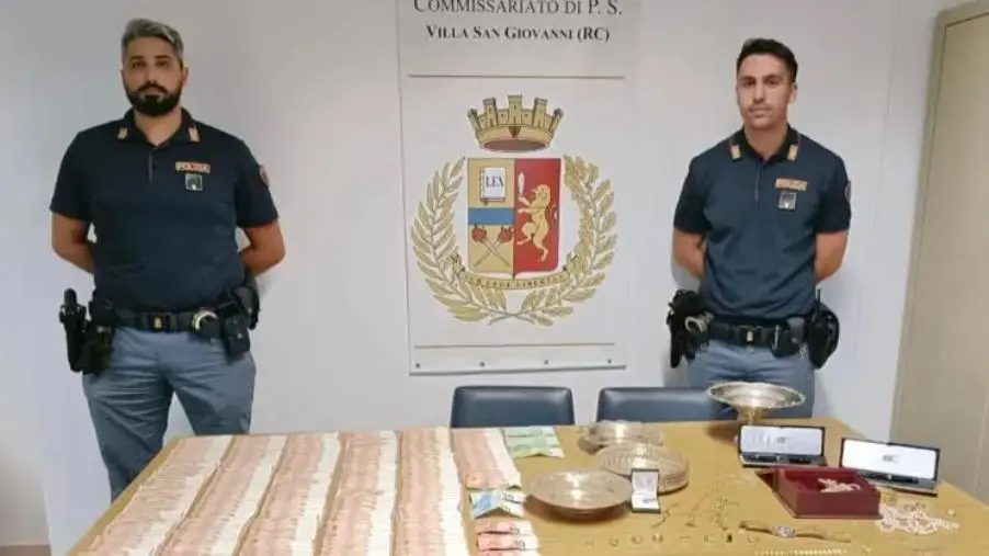 In auto con oro e argenteria: fermati a Villa San Giovanni un napoletano e una donna cilena