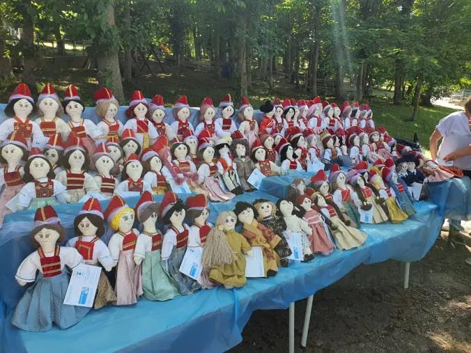 Caraffa, la festa delle 101 Pigotte: gli studenti protagonisti di “Un mare di Diritti”