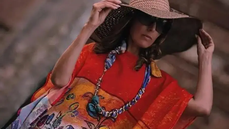 E chiamiamola estate/2: colori e look con proposte che accendono le spiagge