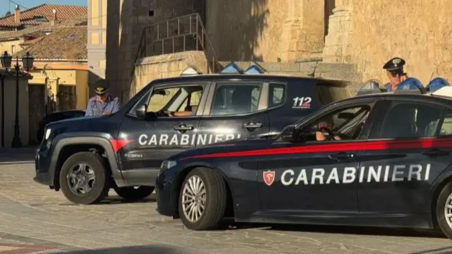 Spinto dalla gelosia aggredisce e minaccia la moglie con un forchettone: un arresto a Cropani