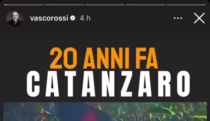 images Venti anni fa la "Woodstock" di Vasco Rossi a Catanzaro, il ricordo del cantante sui social