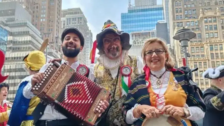 images Giangurgolo al Columbus day a New York, Fiorita: "Catanzaro deve essere grata a Enzo Colacino"