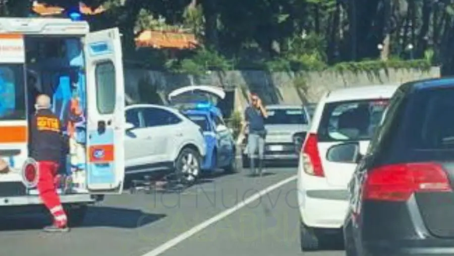 Incidente allo svincolo di Copanello, investito un ciclista