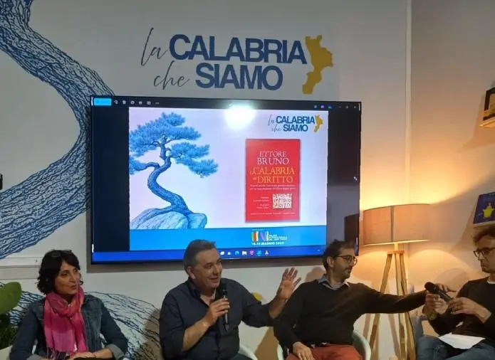 Al Salone del Libro, il Mediterraneo calabro-centrico con il libro "La Calabria del diritto"