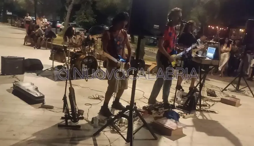 “Street Wave” a Catanzaro, il quartiere marinaro si illumina di musica: Nimby sugli scudi ieri sera  