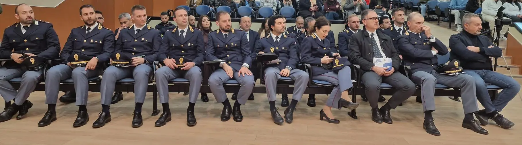 Vibo, la Polizia celebra "Questo non è amore" 