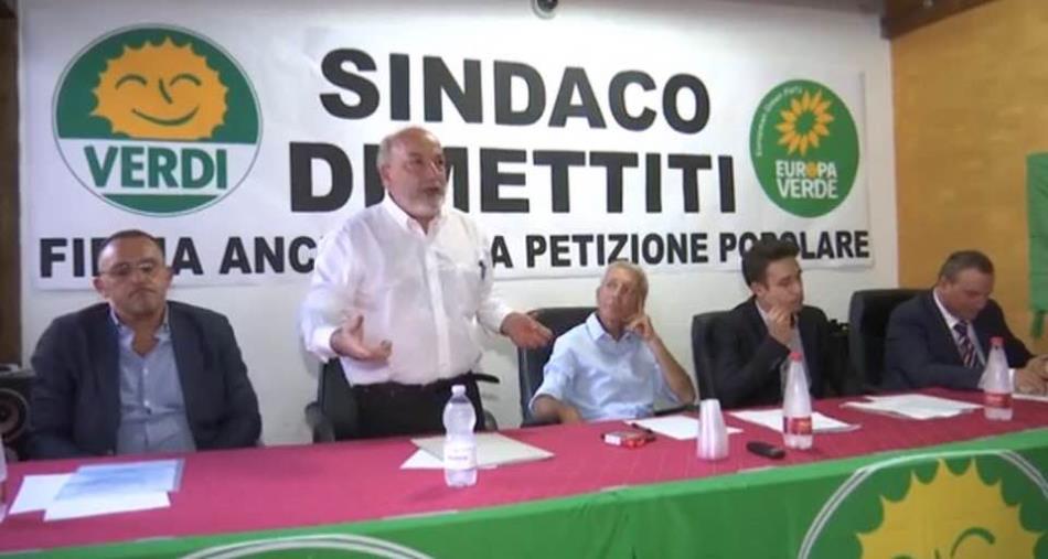 images Crotone, i Verdi lanciano la petizione contro il sindaco e chiedono al prefetto la rimozione della giunta per incapacità