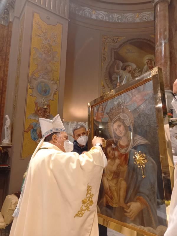 Mons. Maniago in visita alla parrocchia di Gimigliano in occasione del primo martedì dedicato alla Madonna di Porto