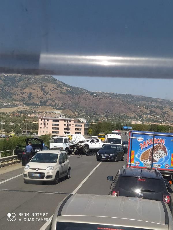 Incidente sulla statale 106 a Soverato: traffico rallentato 