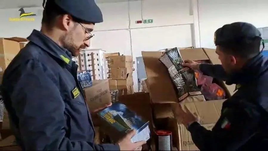 Catanzaro, sequestrati 330mila fuochi d’artificio e denunciata una persona  