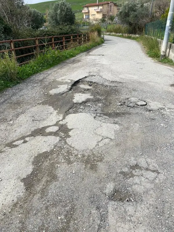 images Catanzaro, Costa al sindaco: "Inaccettabile la condizione delle strade in Contrada Guglia"  