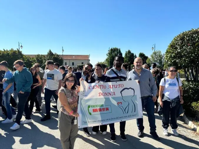 images Marcia contro la violenza sulle donne al Parco della Biodiversità di Catanzaro 
