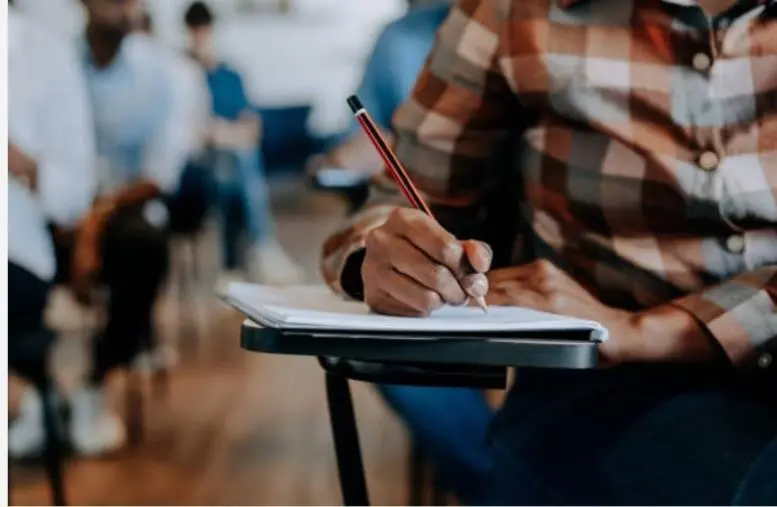 images Maturità 2025, tra letteratura e attualità: le tracce della prima prova parlano ai giovani