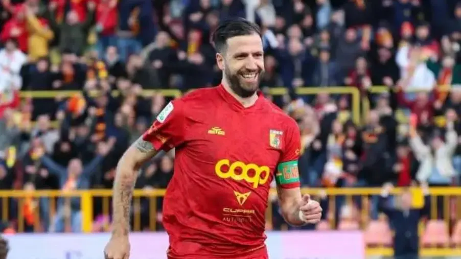 Iemmello trascina il Catanzaro: capocannoniere solitario con 15 gol in Serie B