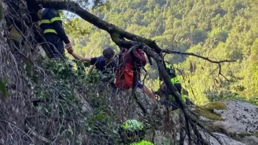 Turisti belgi si perdono nei boschi tra Nardodipace e Bivongi: salvati dai vigili del fuoco