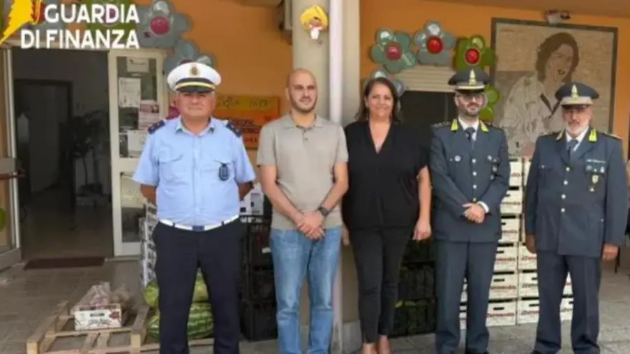 Abusivismo commerciale a Vibo, la Finanza sequestra 2 tonnellate di frutta e verdura  