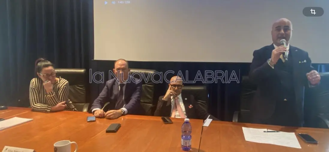 images A scuola di legalità: l’Istituto ‘Scalfaro’ incontra l’associazione ‘La Tazzina della Legalità’
