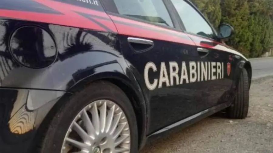 Cosenza, nascondevano la droga in una valigia: arrestata coppia